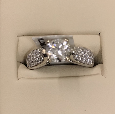 1 1/2CTW Diamond Engagement Ring 