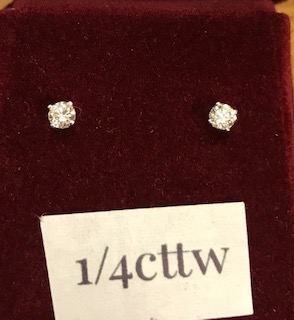 1/4cttw Diamond stud earrings 