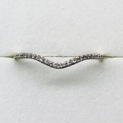 10K Curved Diamond Band 