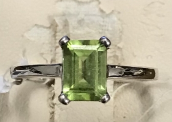 Ladies Peridot Ring 