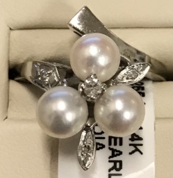 Cultured Pearl & Diamond Ring 