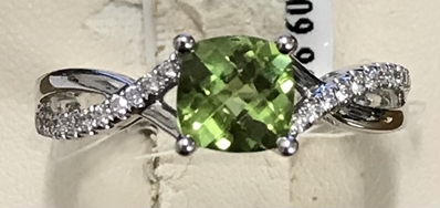 Ladies Peridot & Diamond Ring 