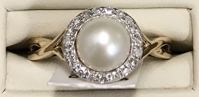 Cultured Pearl & Diamond Ring 