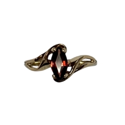 10k Yellow Gold Garnet Ring 