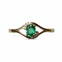 14K Yellow Gold Emerald & Diamond Ring 