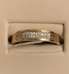 10KY .16CTW Diamond Wedding Band 
