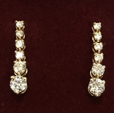 1 cttw Graduated Diamond Earrings 