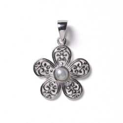 Southern Gates Daisy Pendant 